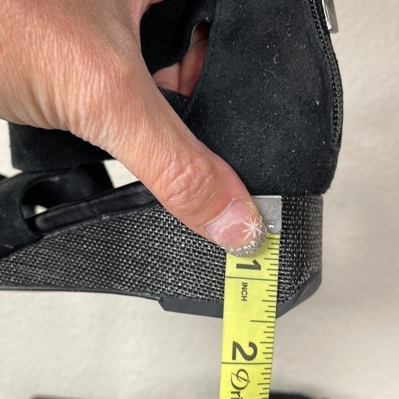 New Donald Pliner Vela Black Suede Criss Cross Strappy Sandals Low Wedge Sz 7 - Picture 12 of 12